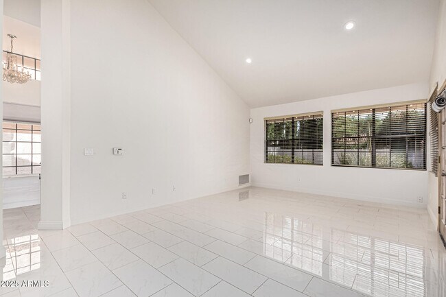 Building Photo - 9665 E Cochise Dr
