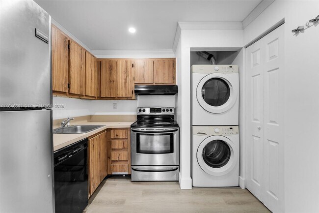 Building Photo - 6911 SW 129th Ave