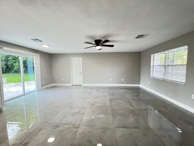 Building Photo - 4696 Collier Rd