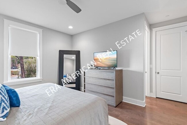 Building Photo - 4923 E County Hwy 30A