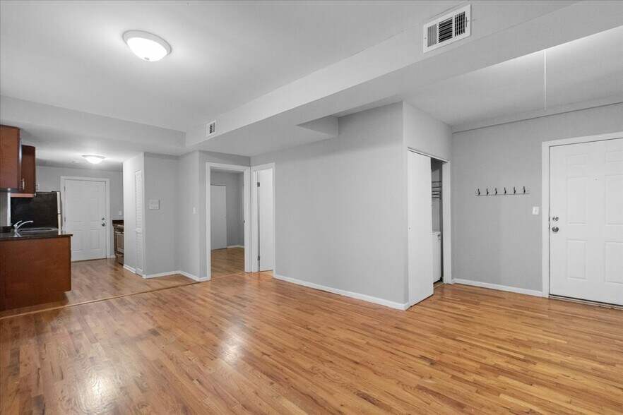 Primary Photo - 1464 W Ohio St