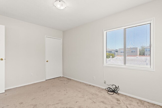 Building Photo - 170 Belleview Dr