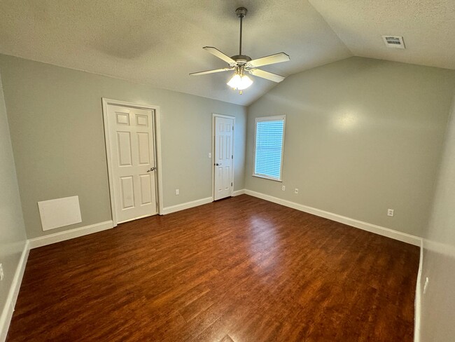 Building Photo - 3BD/2BA FOR RENT