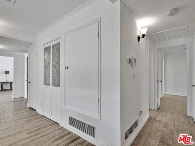 Building Photo - 28040 Ermine Pl