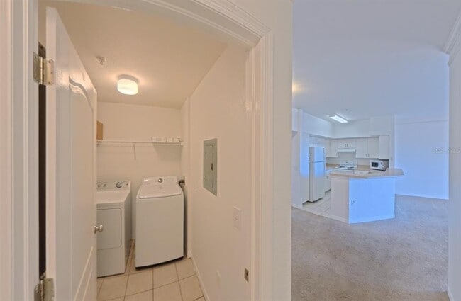 Building Photo - 4170 Central Sarasota Pkwy