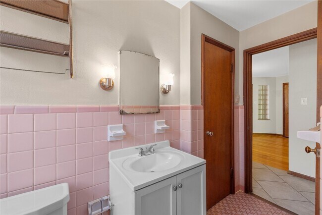 Building Photo - 4931 Jamieson Ave