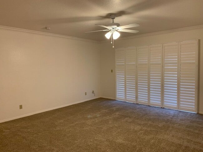 Building Photo - Spacious Bullard Area condo, recently upda...