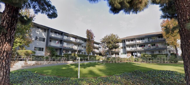 Building Photo - 12035 Beverly Blvd