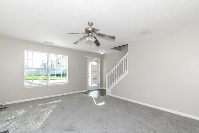 Building Photo - Impressive 4 bed, 2.5 bath Home.