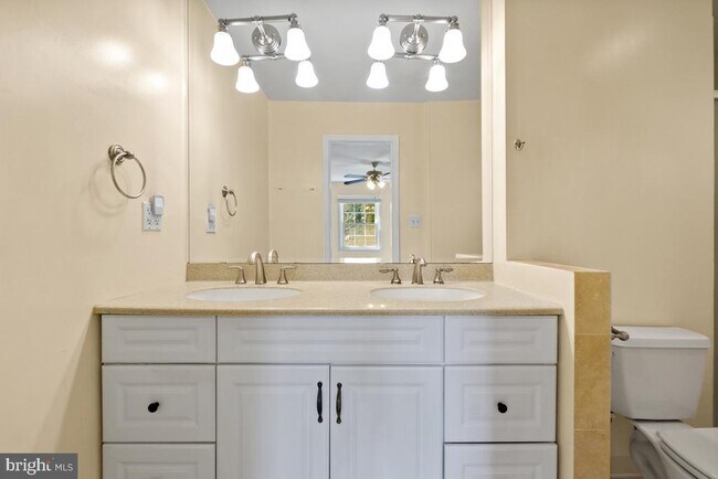 Building Photo - 12027 Devilwood Dr