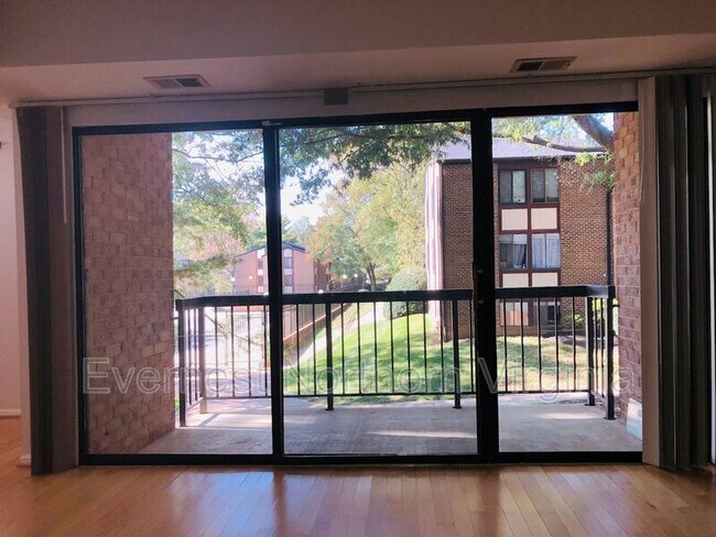 Building Photo - 9710 Kingsbridge Dr