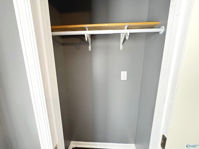 Building Photo - 103 Whisperwood Ln