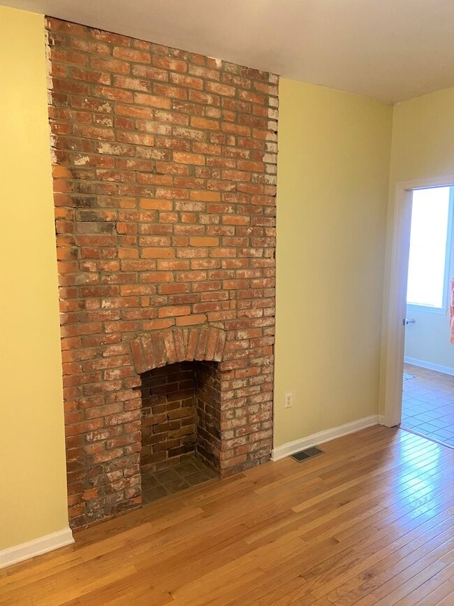 Building Photo - 5552 Avondale Pl