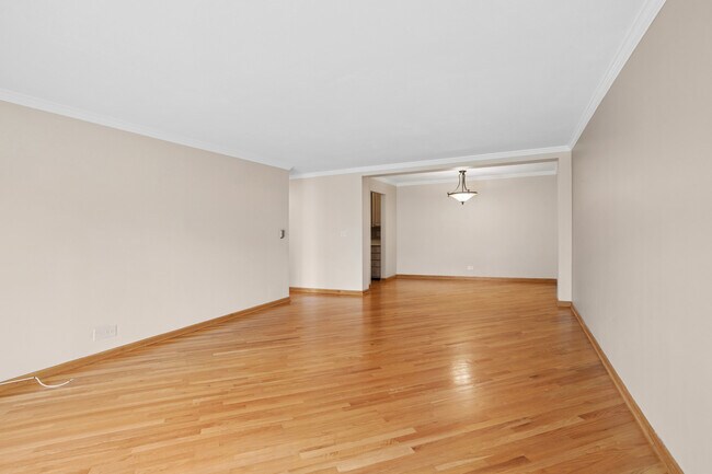 Building Photo - 400 Ascot Dr