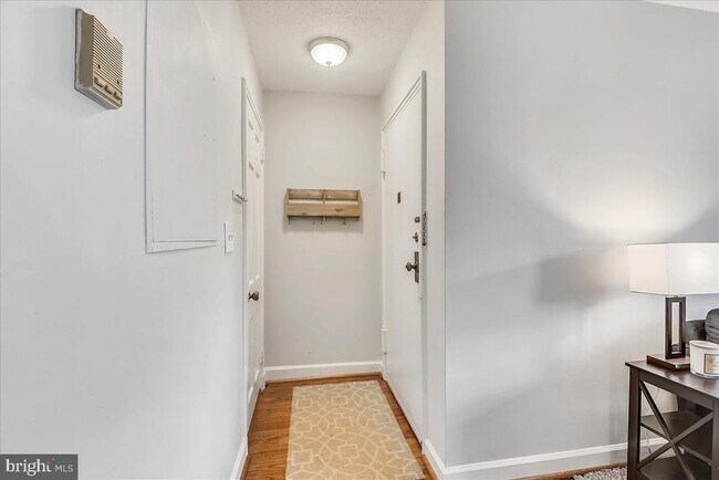 Building Photo - 3057 S Buchanan St
