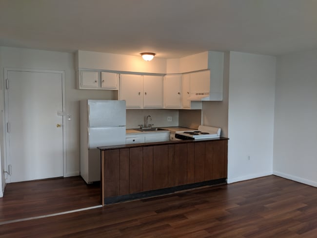 Building Photo - 9 Vine St