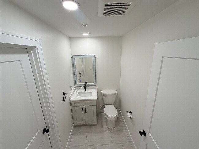 Building Photo - 17 School St