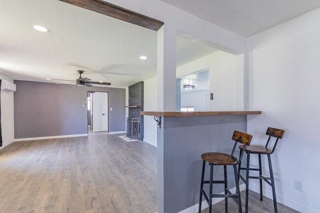 Building Photo - Charming 3 bedroom 2 bath Home with acreage