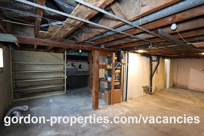 Building Photo - Saint Helens OR - newly renovated 1 bedroom apartment