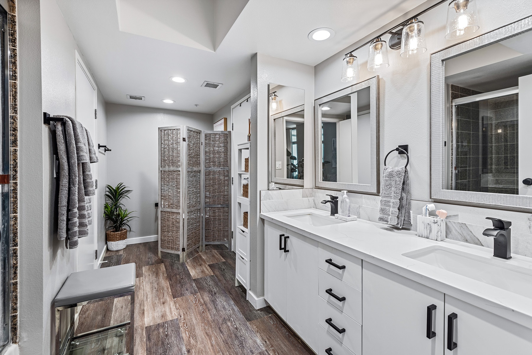 Building Photo - 13700 Marina Pointe Dr