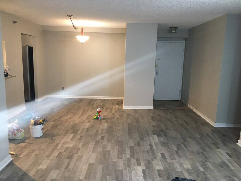 Dining room - 9200 Edwards Way