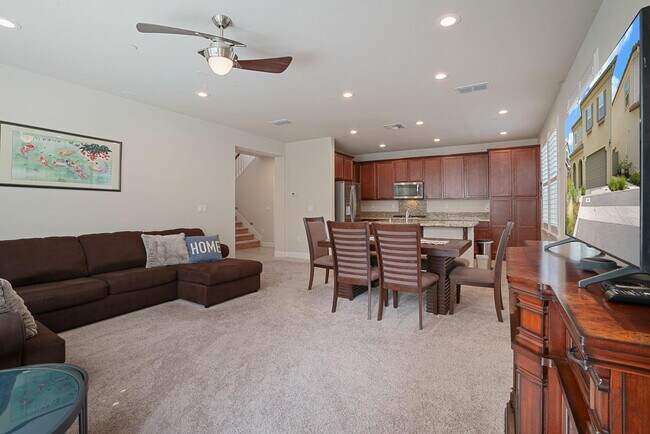 Building Photo - Cannery living!
