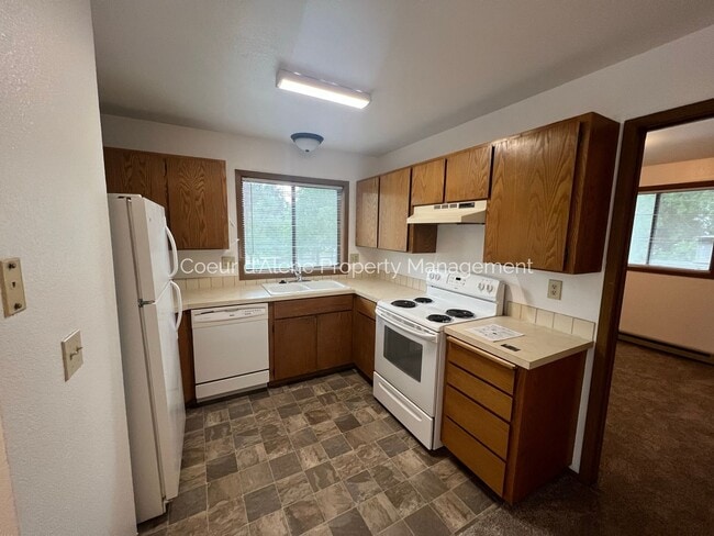 Building Photo - 1 bedroom, 1 bathroom apartment w/ great l...