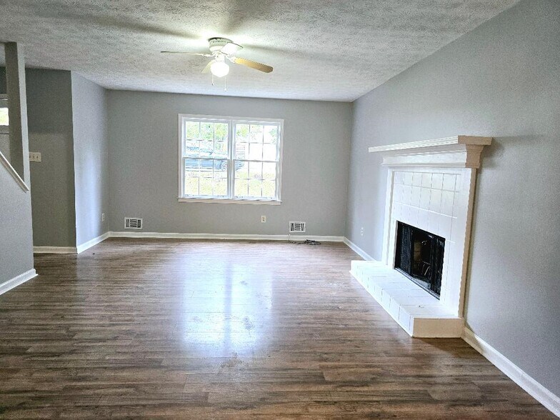 Building Photo - 5696 Wylake Dr