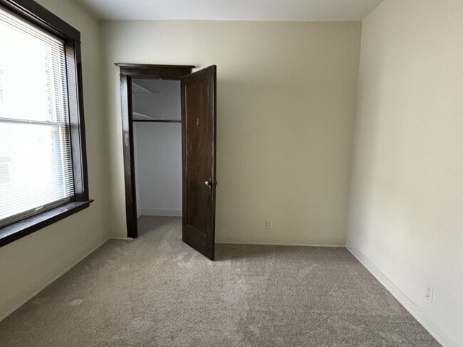 Building Photo - 6211 S Drexel Ave