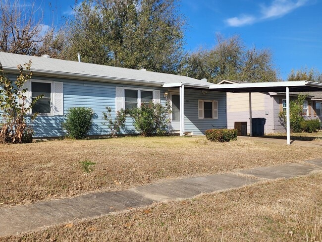 Building Photo - 1217 N Christine Dr