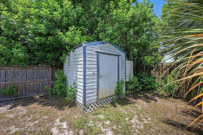 Building Photo - 2292 Lakeview Dr