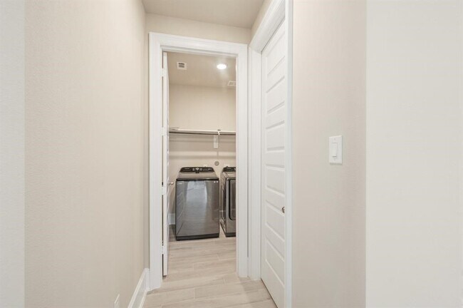 Building Photo - 2118 Germander Ln