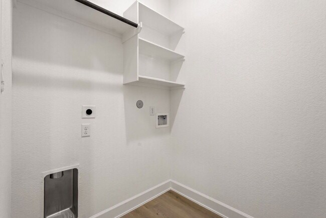 Building Photo - 6528 Weston St