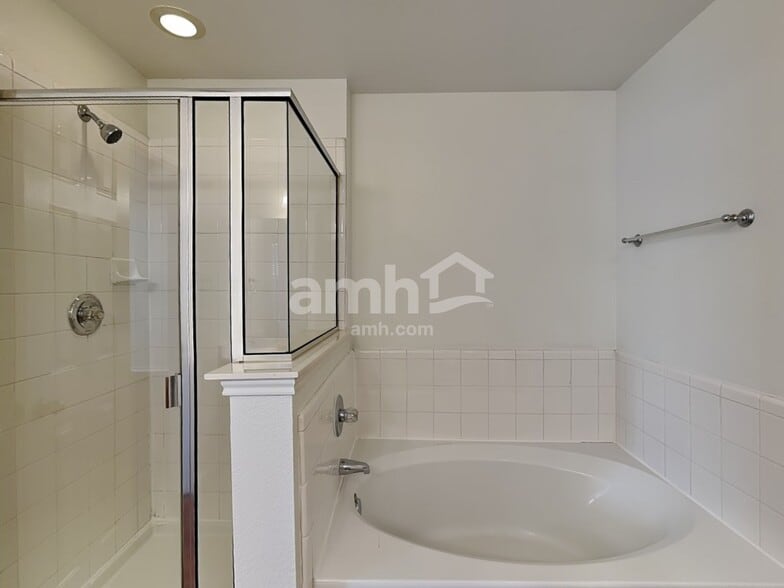 Building Photo - 2203 Terrell Dr