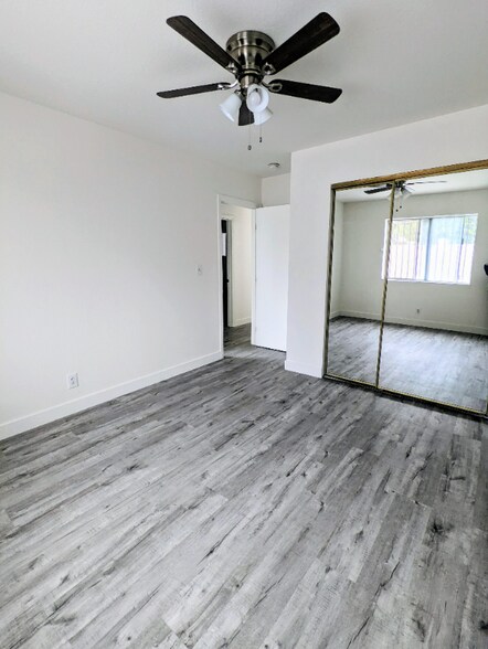 Building Photo - 927 Freeman Ave