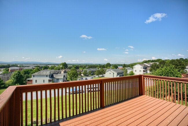 Building Photo - 9 Lenox Ct