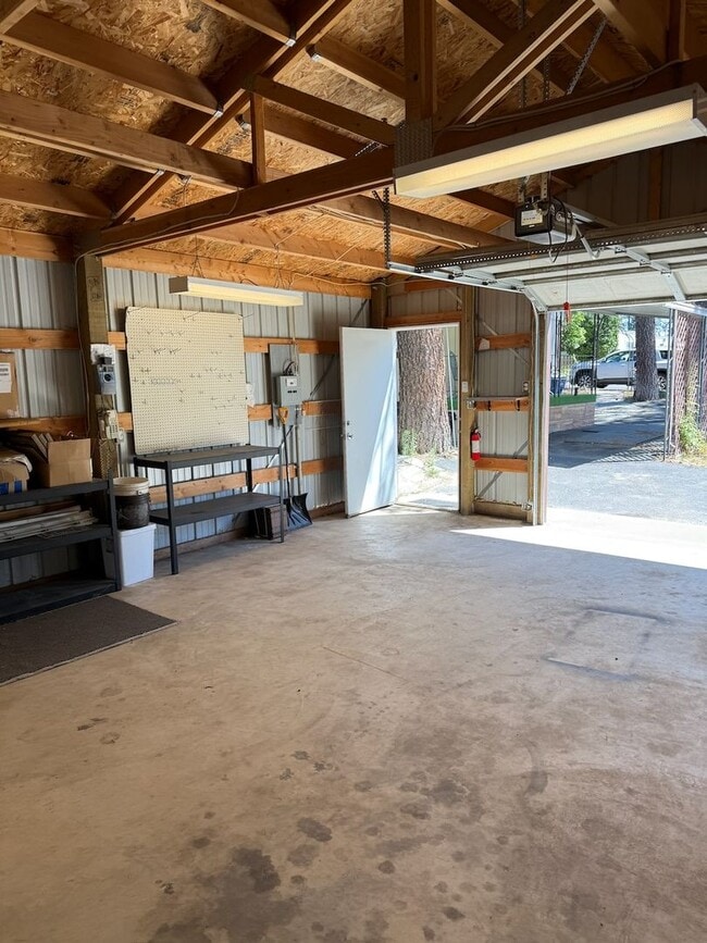 Building Photo - Affordable & Ideally Located 2 Bed 2 Bath ...