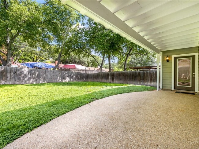 Building Photo - Spacious 3-Bedroom Home Near Medical Cente...