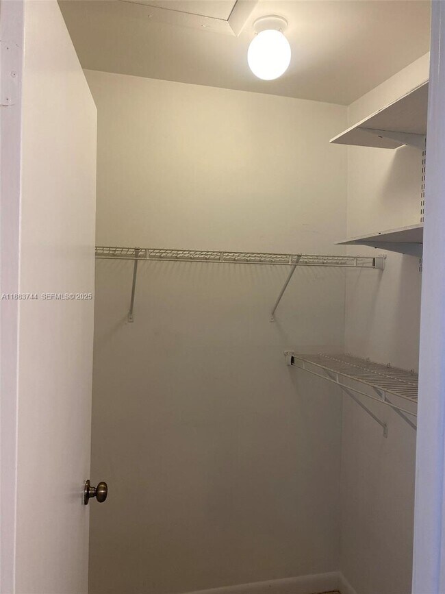 Building Photo - 10772 La Placida Dr