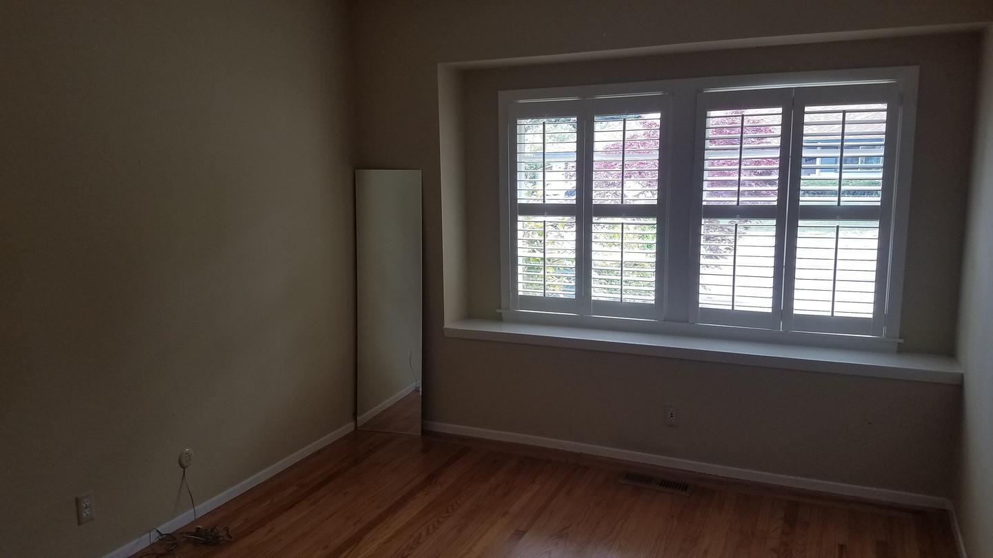 Building Photo - Spacious updated 3BR home with deck & chef’s Kitchen