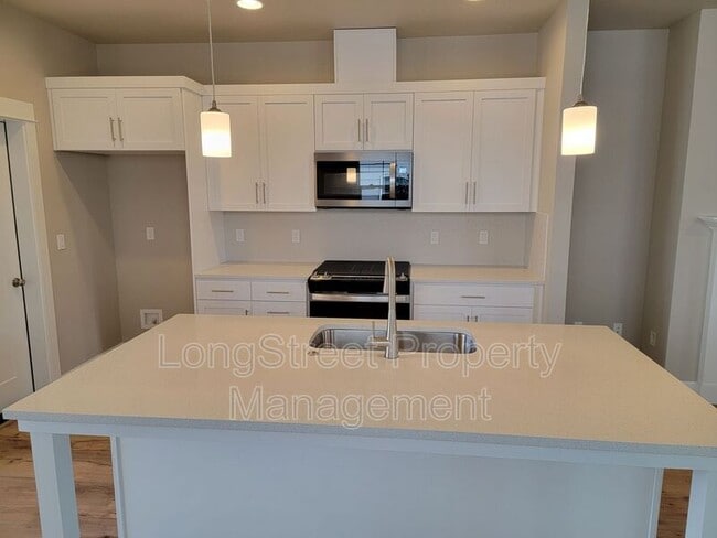 Building Photo - 5221 SW Hudson Ave