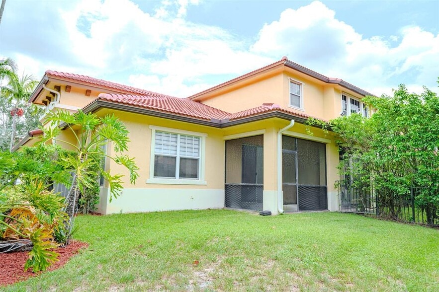 Building Photo - 5733 NW 119th Dr