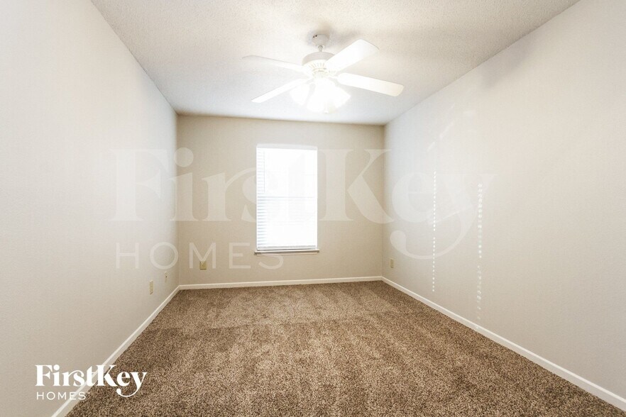 Building Photo - 744 Thornwood Ln