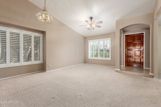 Building Photo - 8578 S Maple Ave