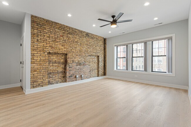 Building Photo - 7663 N Rogers Ave