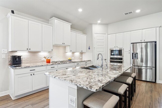 Building Photo - 9727 Birchwood Holw Trl