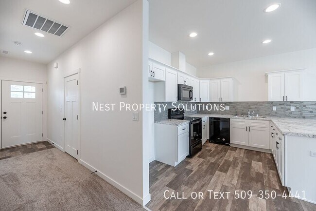 Building Photo - 164 E Montmorency-A