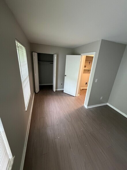 Building Photo - 6861 Emerald Ave