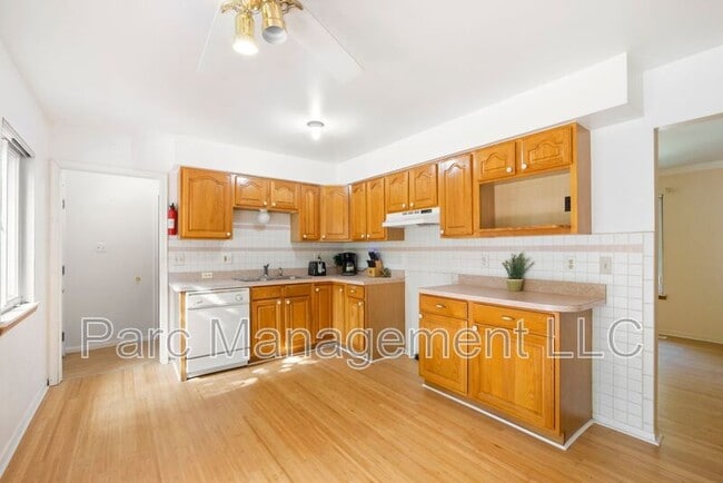 Building Photo - 2076 Harned St