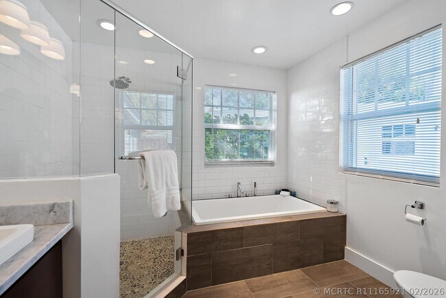 Building Photo - 461 Jupiter Ln